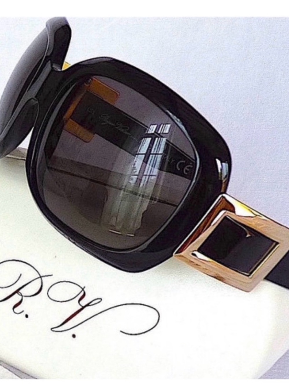 Elegant Black and Gold Women's Sunglasses - Designer Style